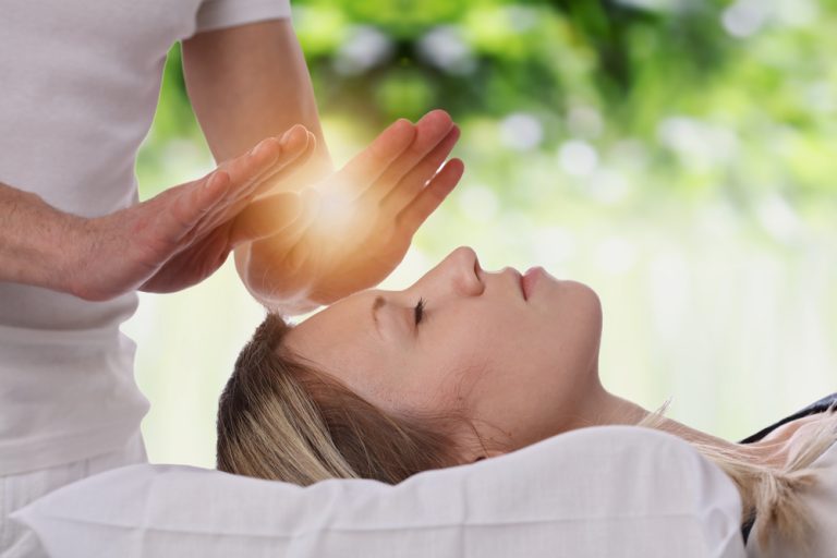 What Is Reiki Massage, Does it Work? and Its Health Benefits